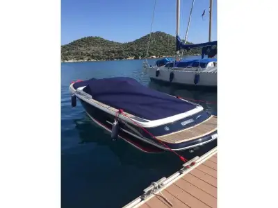 Chris Craft Launch 22 