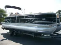 South Bay 925 CR IO Tritoon