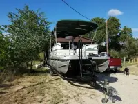 Sun Tracker Party Fishing Barge 