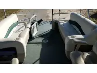 Sun Tracker Party Fishing Barge 