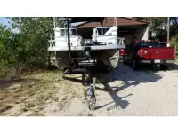 Sun Tracker Party Fishing Barge 