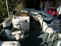 Sun Tracker Party Fishing Barge 