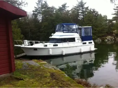 Carver 3607 Aft Cabin 