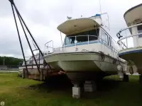 Harbor Master 375 Houseboat 