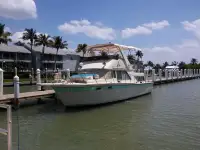 Chris Craft Corinthian Sun Deck trawler 