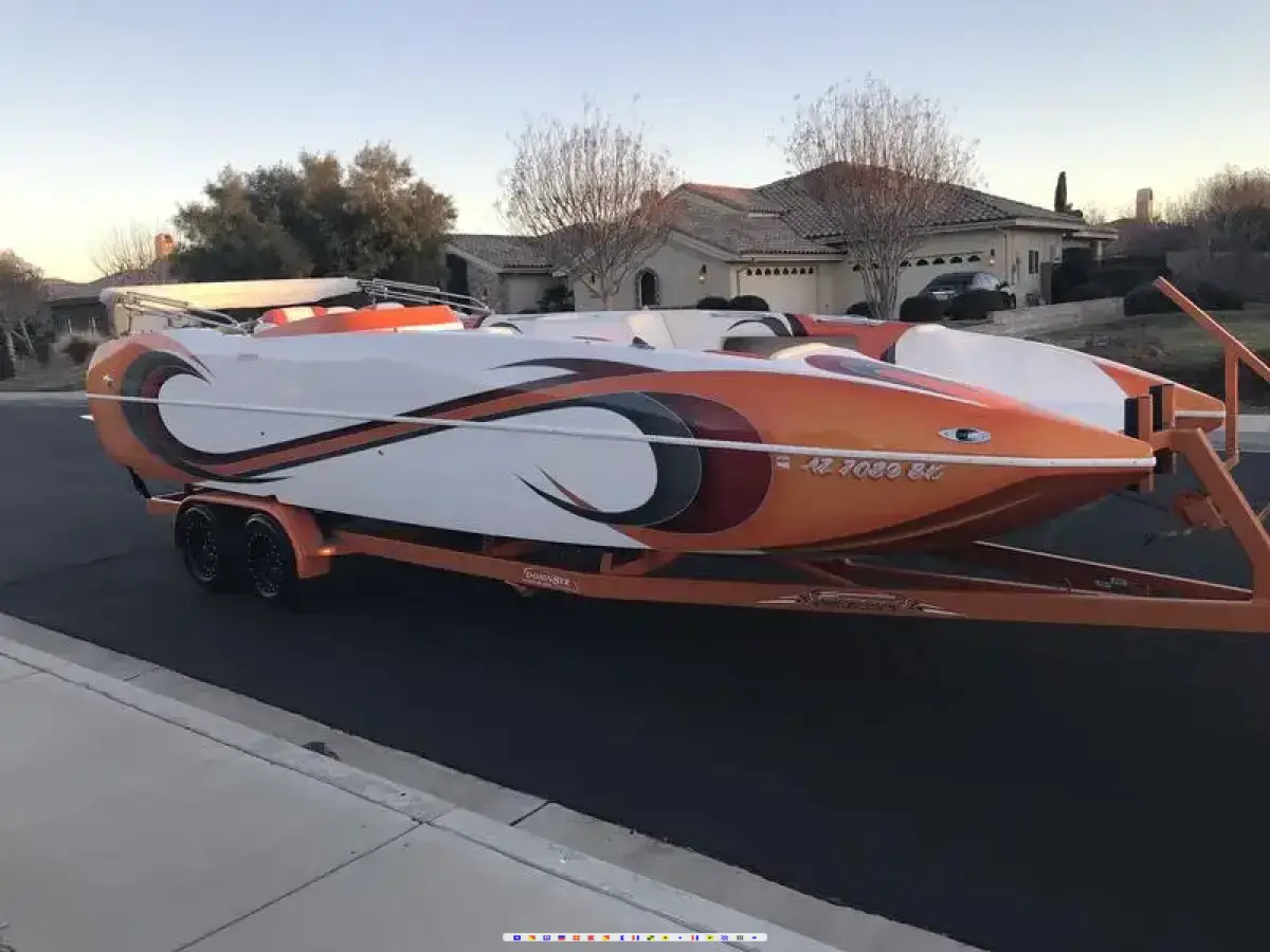 Domn8er DECK BOAT 