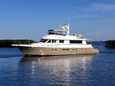 Hatteras 74 Sport Deck 