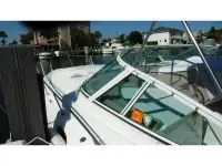 Cruisers 320 Express