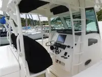 Boston Whaler Outrage 370 