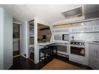 Sea Ray 390 Express Cruiser 