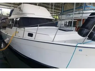 Bayliner Explorer 3270 Command Bridge 
