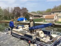 Sun Tracker Fishin Barge 20  Pontoon 