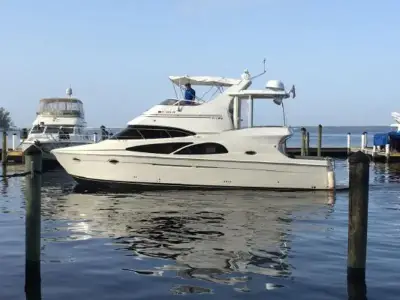 Carver Aft Cabin Cockpit Motor Yacht 