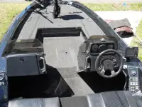 Skeeter DX 200