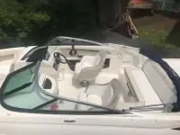 Sea Ray 220 Sundeck 