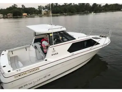 Bayliner 2452 Capri 