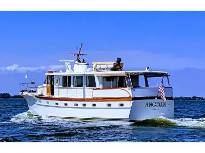 Trumpy Houseboat 