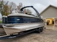 Manitou Legacy SHP 575 Pontoon 