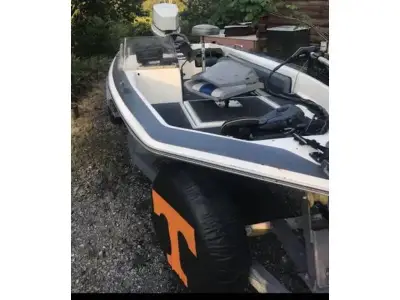 Bullet Bass Boat 18 