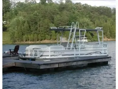 Custom Sun Toon  Tri Hull 24 