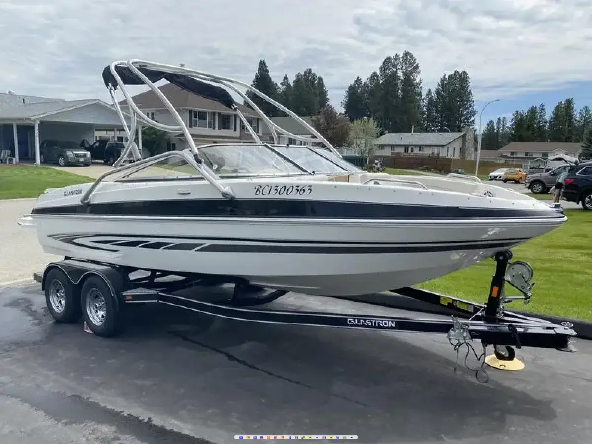 Glastron GT225 