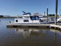 River Queen Houseboat 