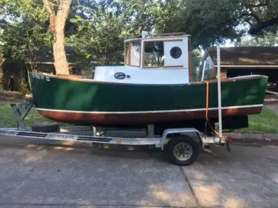 Custom Built Classic Vintage Design Wood Tug Boat 18 