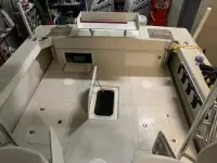 Boston Whaler 27 WA 