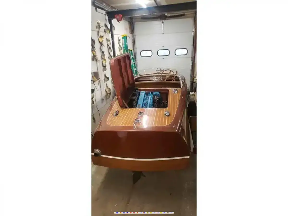 Chris Craft Deluxe Runabout 