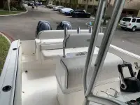 Robalo R240 