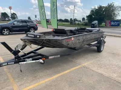 Legend 656 Ambush Duck Boat 