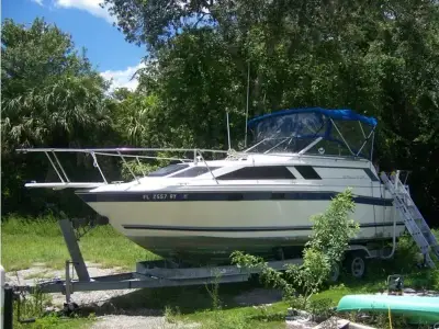 Bayliner Cabin Cruiser 