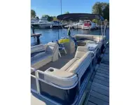 Harris Pontoon