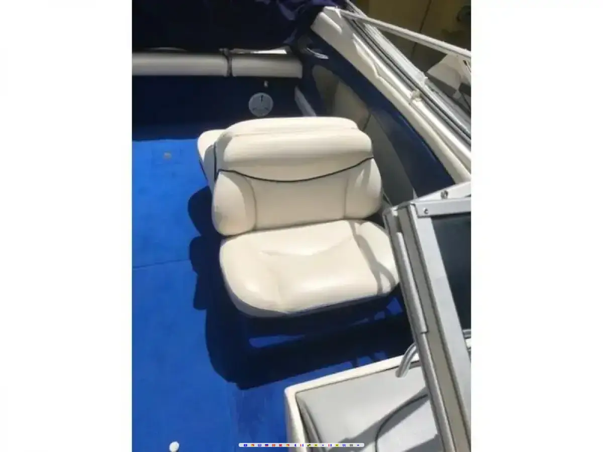 Bayliner Capri  Photo 12