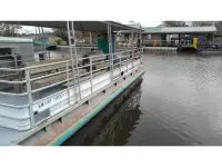 Maurell Pontoon with head