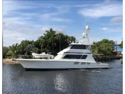 Hatteras Convertible 