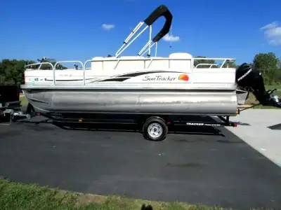 Sun Tracker Fishin Barge 