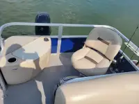 Sun Tracker Fishing Barge 20 PONTOON 