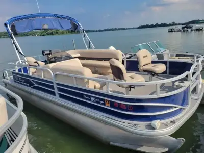 Sun Tracker Fishing Barge 20 PONTOON 