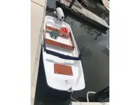 Boston Whaler Sport