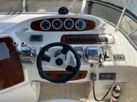 Meridian 381 Sedan Yacht