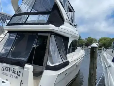Meridian 381 Sedan Yacht 