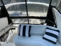 Meridian 381 Sedan Yacht