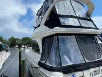 Meridian 381 Sedan Yacht
