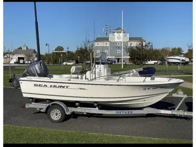 Sea Hunt Triton 172 