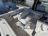 Boston Whaler Outrage 