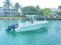 Robalo R242