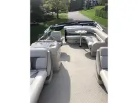 Berkshire 220 CL LTD Pontoon