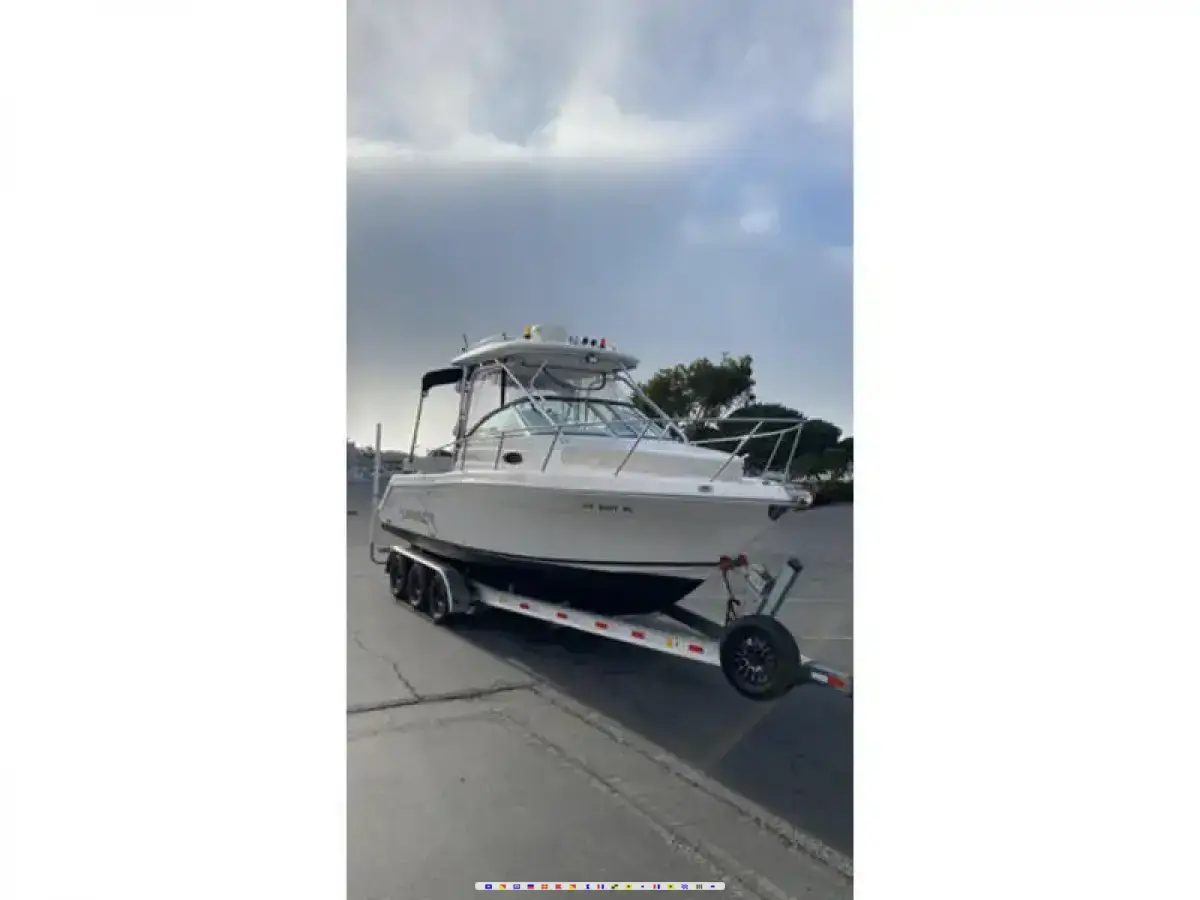 Robalo R265 Express Walkaround Robalo R265 Express Walkaround