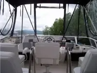Carver 325 Aft Cabin